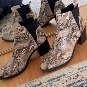 Nine West Snake Print Bootie! ✨ 8.5